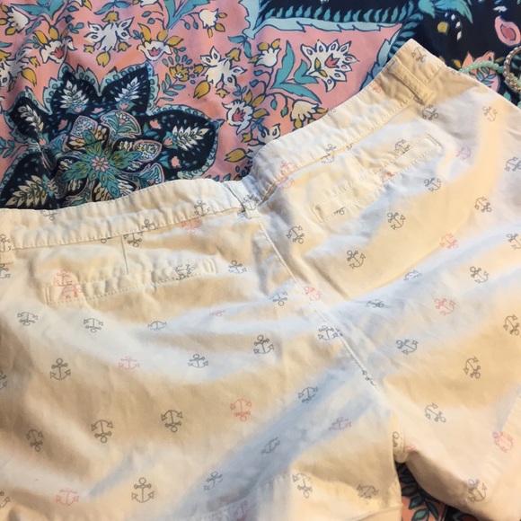 White shirt with pink and blue anchors - Picture 2 of 2